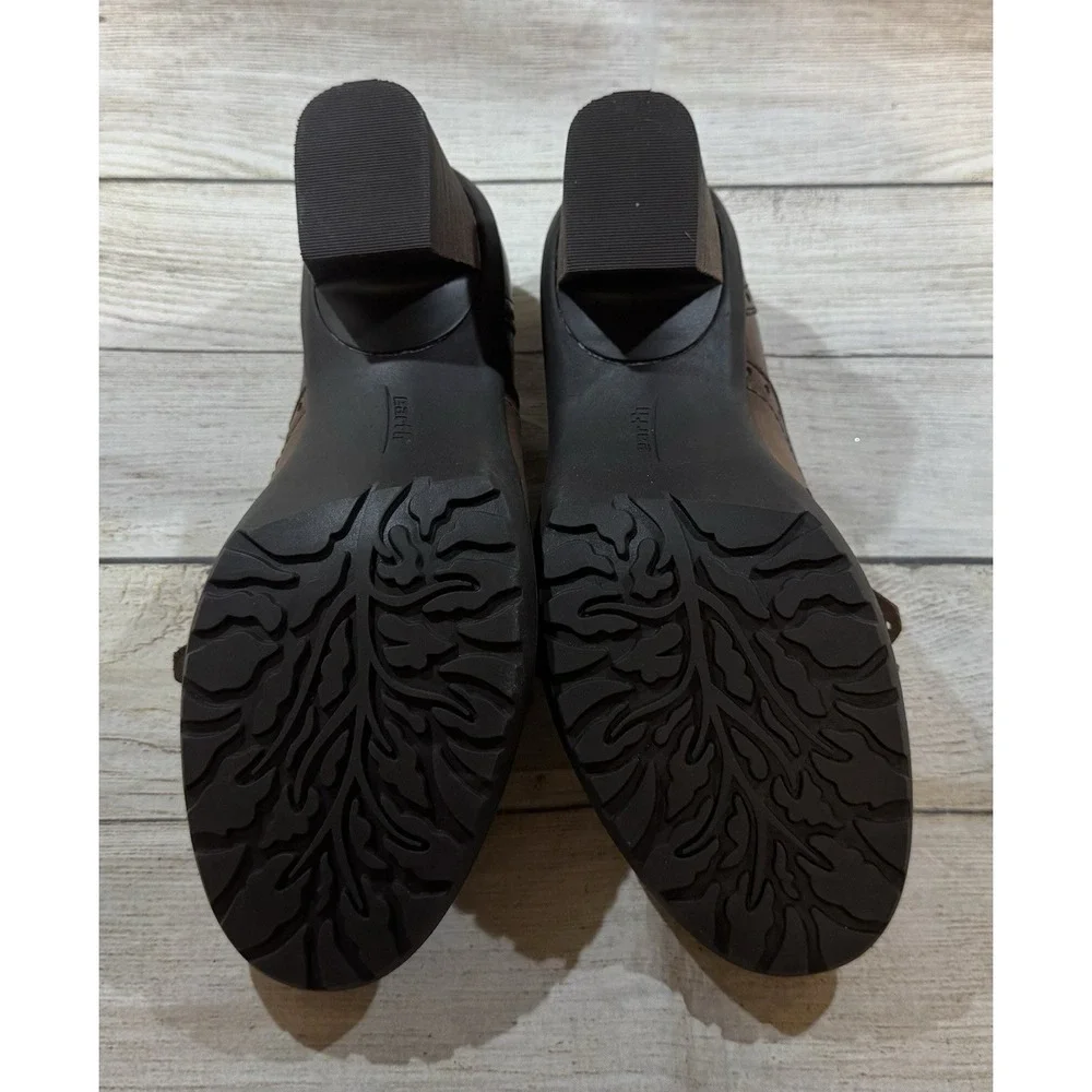 NOS Sundowner Cinnamon Mooshie Calf Earth Shoes Stacked 2